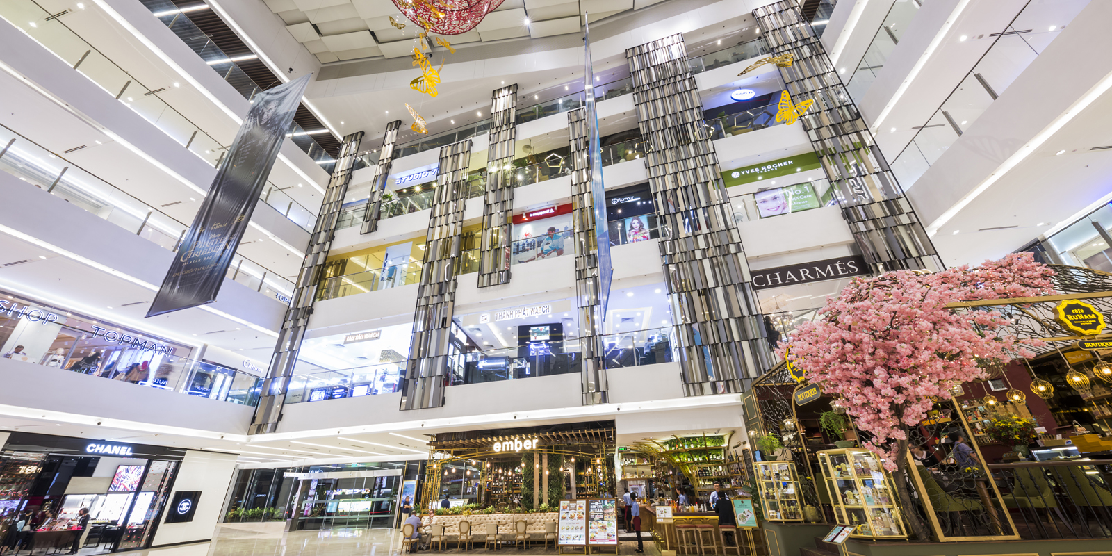 Trung tâm thương mại Takashimaya 